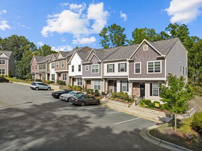 Building Photo - Gorgeous Townhome in N. Raleigh, Top Amenities & Finishes, Community Pool, Pet Friendly!