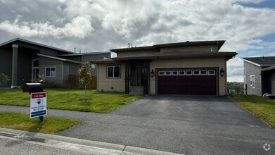 Building Photo - Meticulously well kept 3 bed, 3.5 bath Gov...