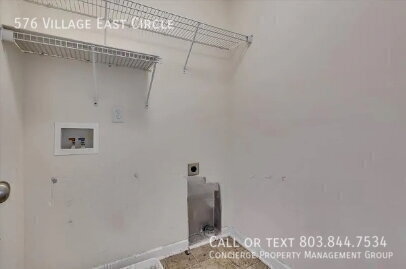 Building Photo - 576 Village E Cir