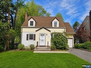 Building Photo - 1106 Bromley Ave