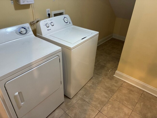 Building Photo - 61 Snow Mass Cove