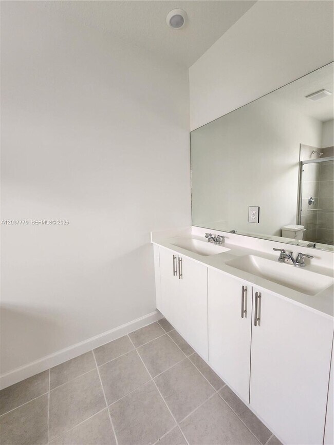 Building Photo - 263 SE 11th Ct