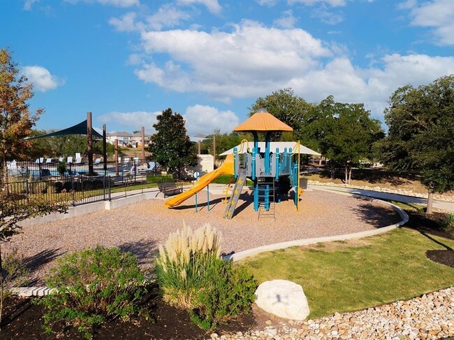 Building Photo - 825 Sun Grv Trl