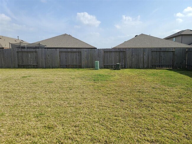 Building Photo - 18315 Pin Oak Lake Dr