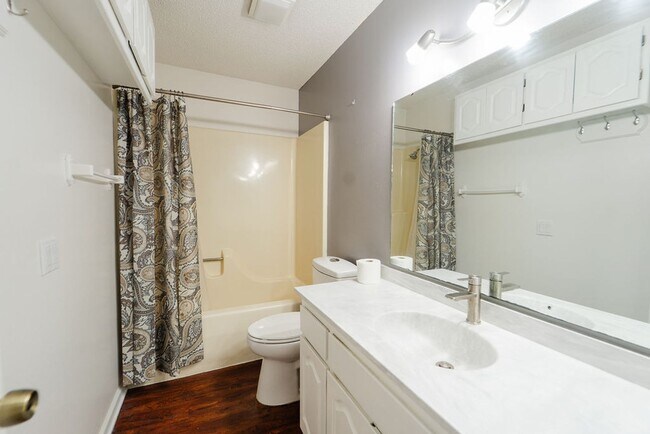 Building Photo - Beautiful 4 bedroom, 3 bathroom home on the East End of Hot Springs Village. Pets are considered ...