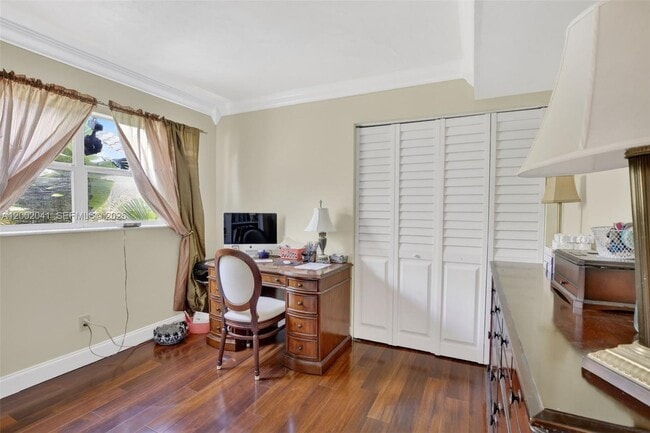 Building Photo - 5240 NE 6th Ave