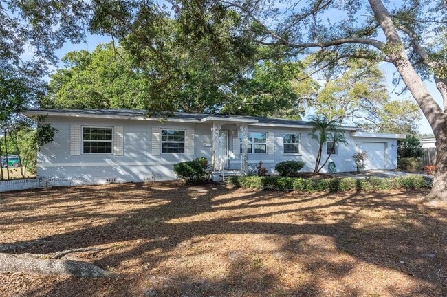 Building Photo - 2900 Leslee Lake Dr N