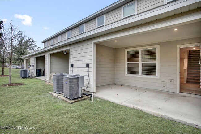 Building Photo - 5958 Creekside Crossing Dr