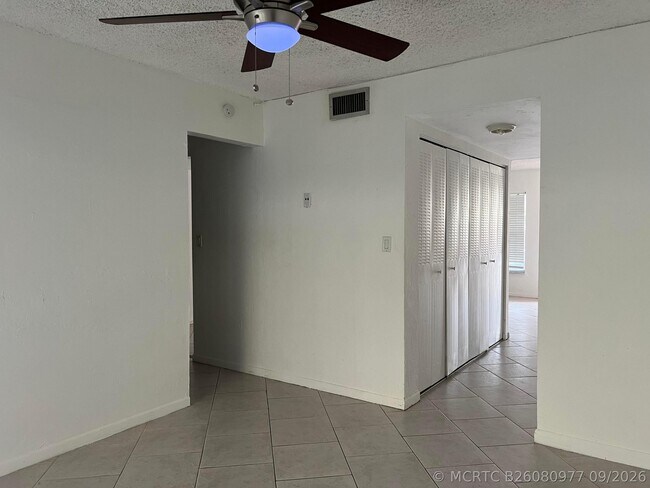 Building Photo - 6542 SW 41st St