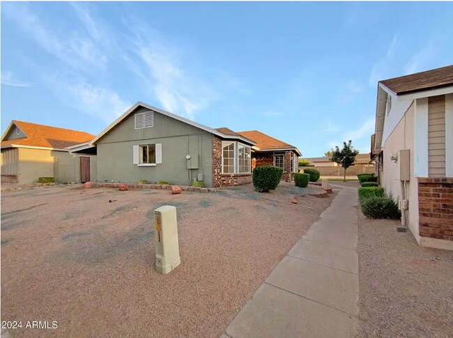 Building Photo - 1055 N Recker Rd