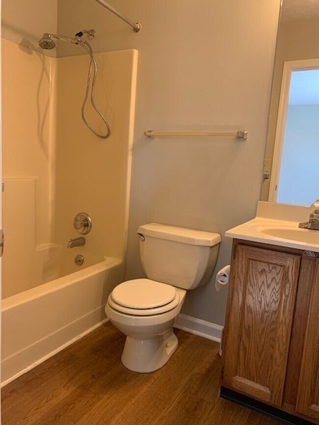 Building Photo - 3 Bedroom, 2 Bathroom in Lexington!