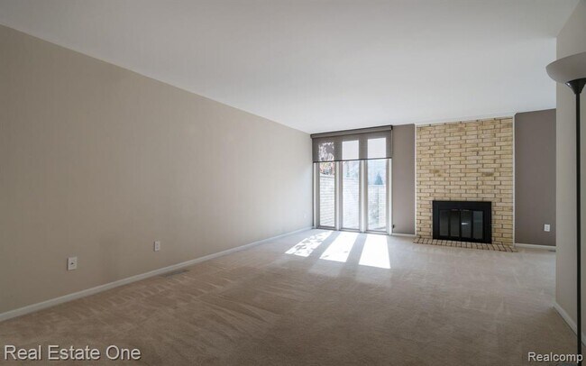 Building Photo - 1237 Oakwood Ct