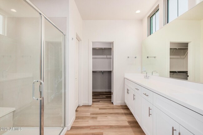 Building Photo - 6569 N 15th Dr