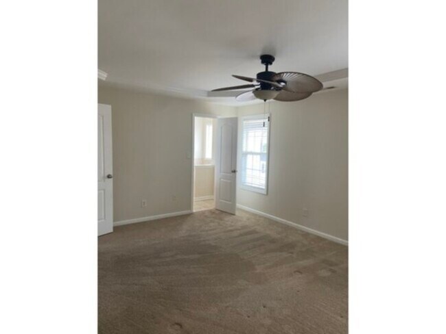 Building Photo - 50 Breezewood Dr