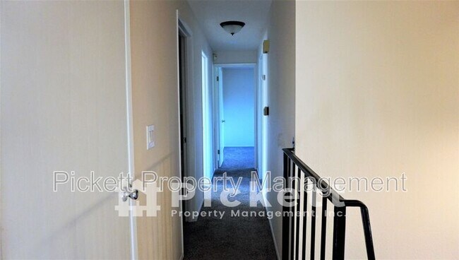 Building Photo - 2221 NE Lexington Dr
