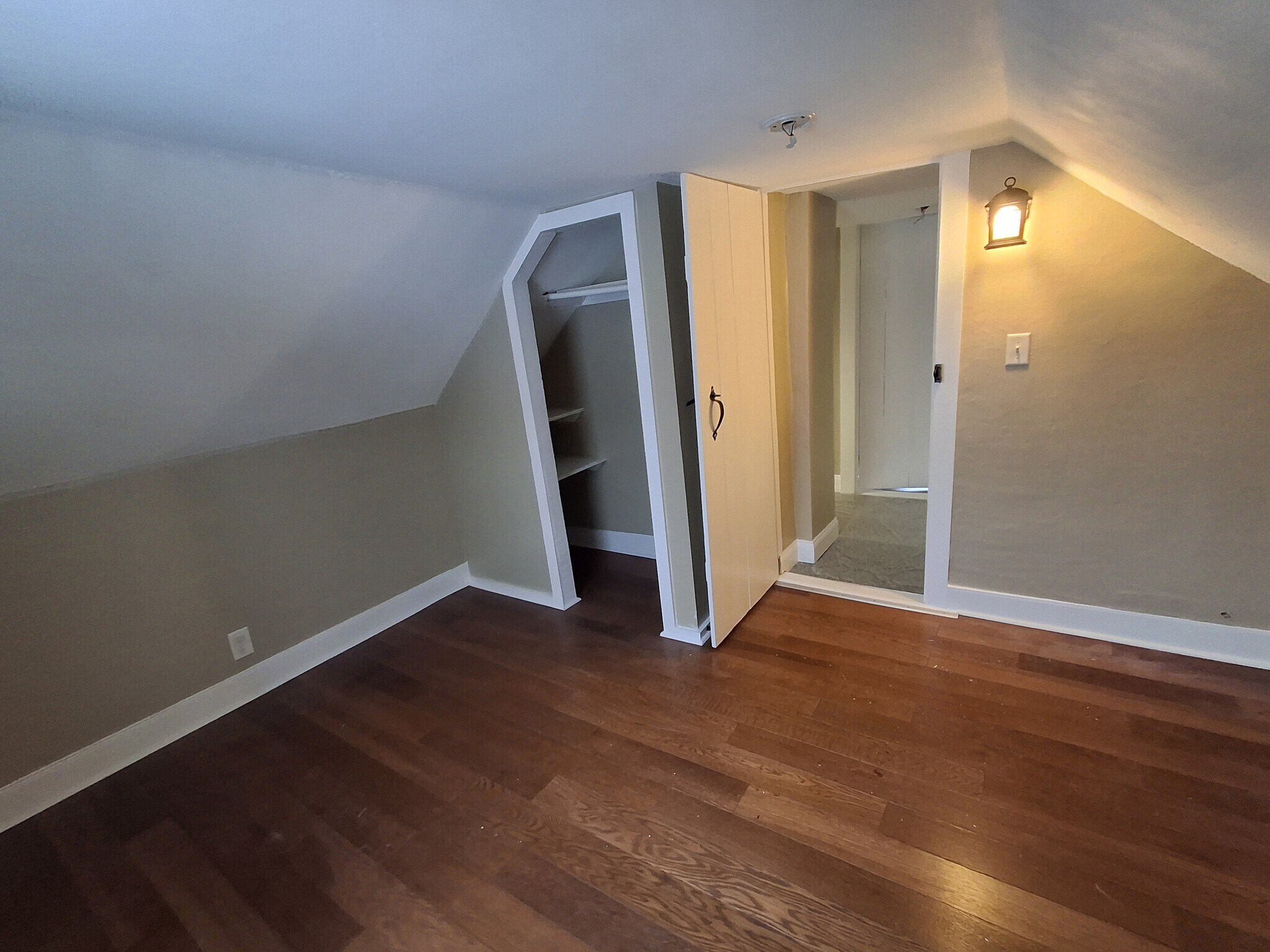 Bedroom 3, laminate flooring. - 13 Mulberry St