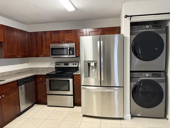 Building Photo - 1370 Birkdale Dr