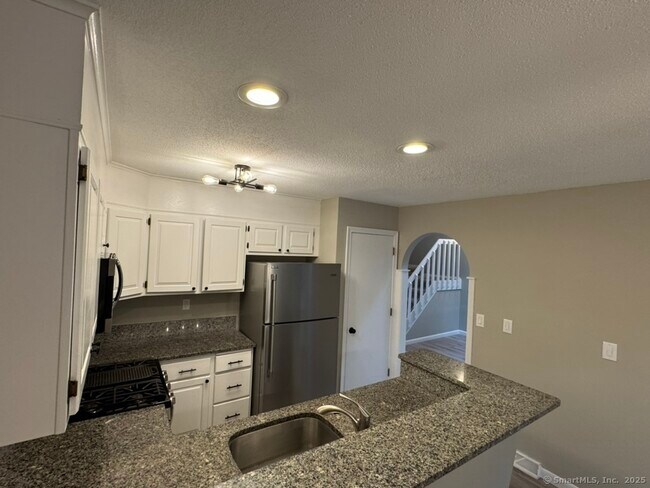 Building Photo - 42 Uplands Way