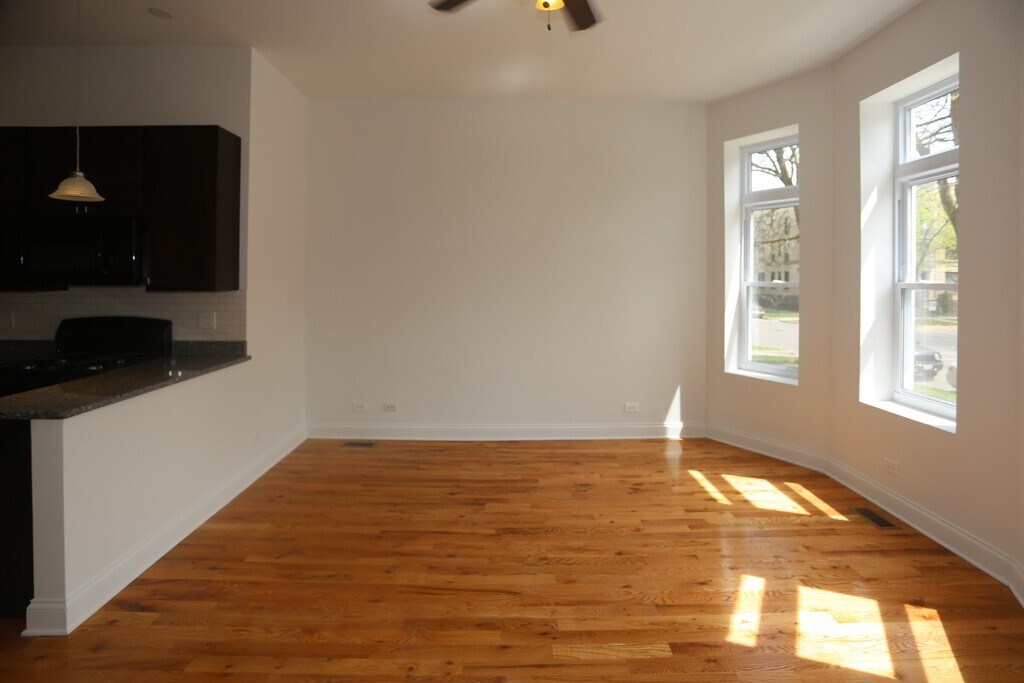 Building Photo - 1704 W Sunnyside Ave