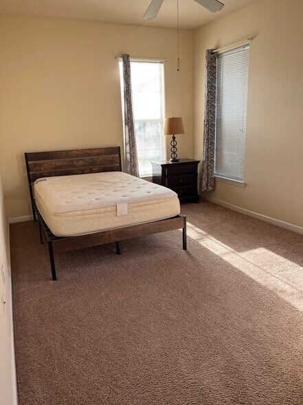 Bedroom - 8290 Gate Pky W