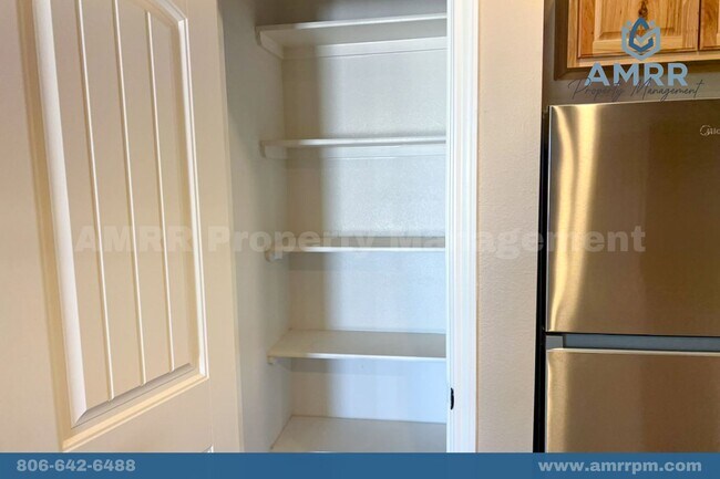 Building Photo - Charming 3-Bedroom House