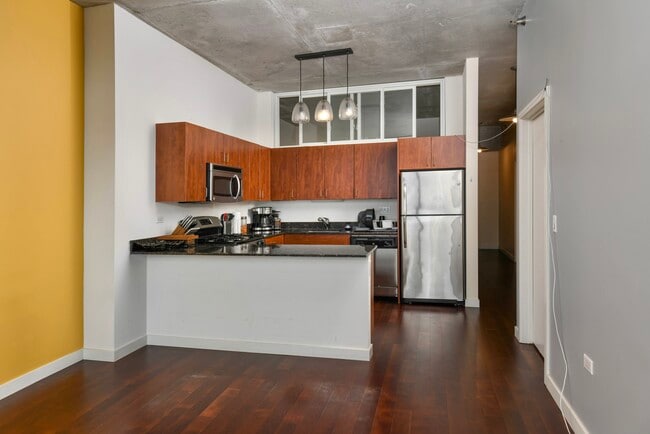 Building Photo - 235 W Van Buren St