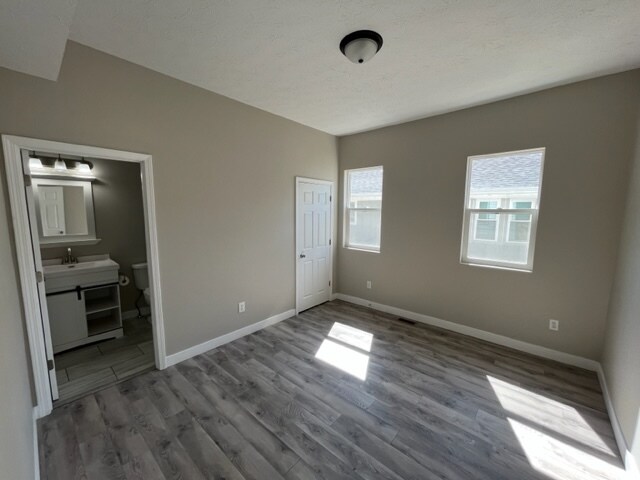 Building Photo - 3553 N Kenwood Ave