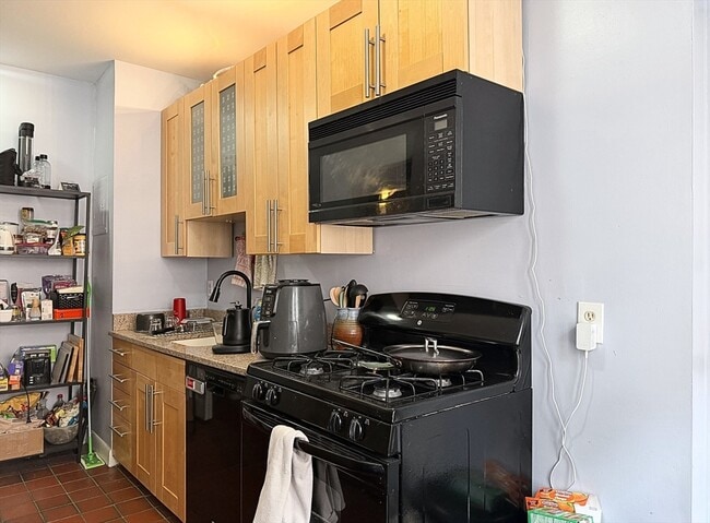 Building Photo - 448 Park Dr