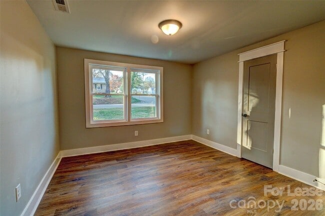 Building Photo - 824 2nd St