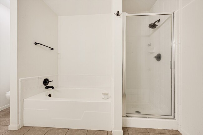 Building Photo - 4826 Gypsy Forest Dr