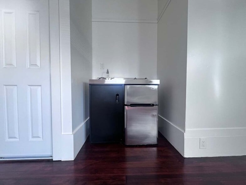 Building Photo - 1301 Adeline St