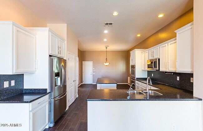 Building Photo - 642 E Torrey Pines Pl