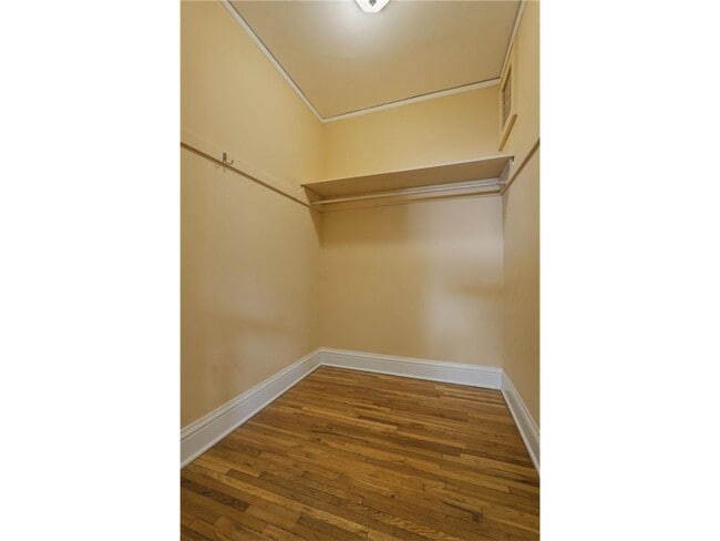 Building Photo - 2545 Garfield Ave