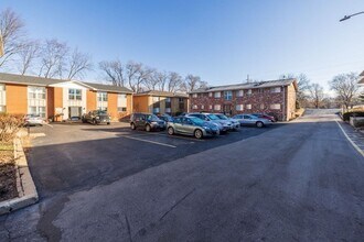 Building Photo - 2 Bedroom, 1 Bath Apartment