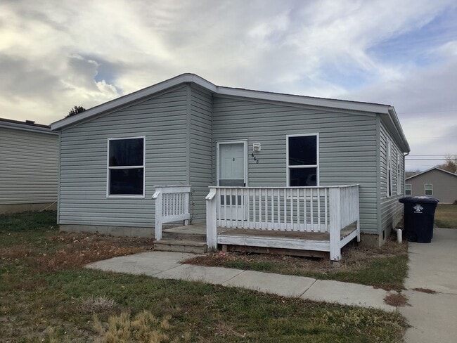Primary Photo - 3 bed, 2 bath Single Family Home