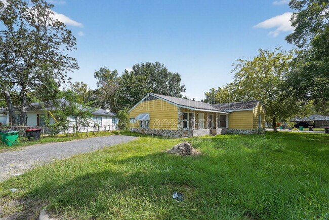 Building Photo - 709 S 7th St