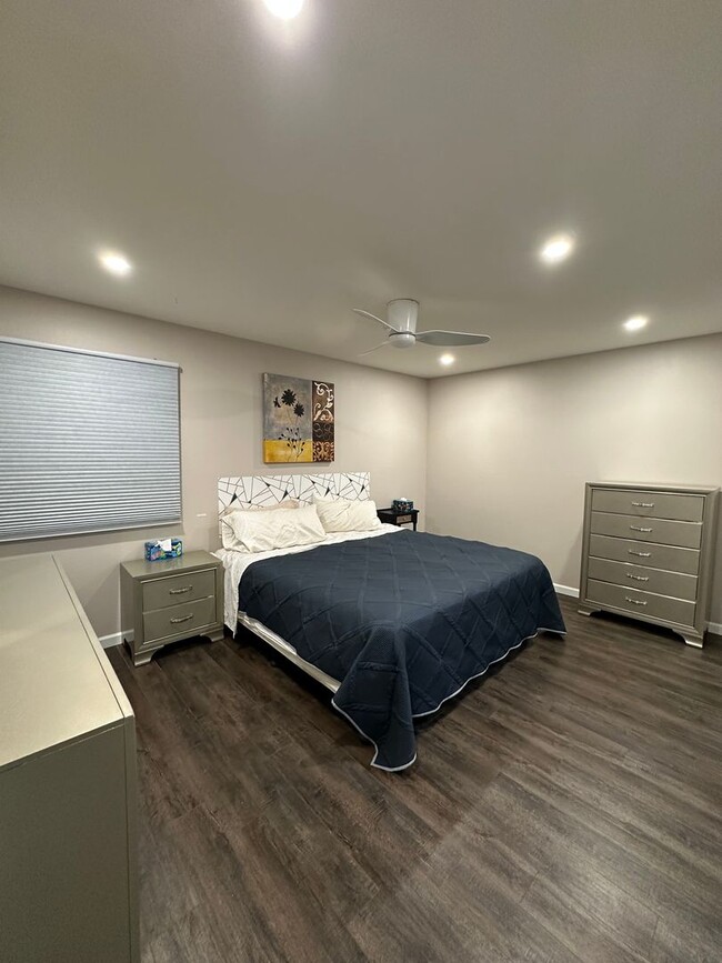 Building Photo - 7775 Camino Glorita