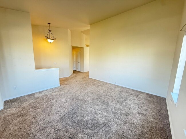 Building Photo - 3 Bedroom, 2 Bath Home Available!