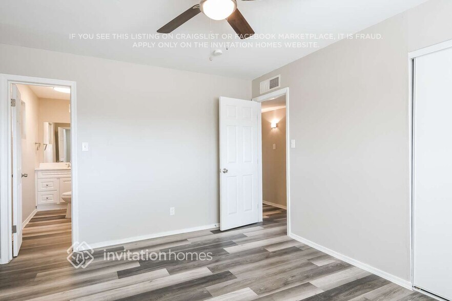 Building Photo - 5932 W Pasadena Ave