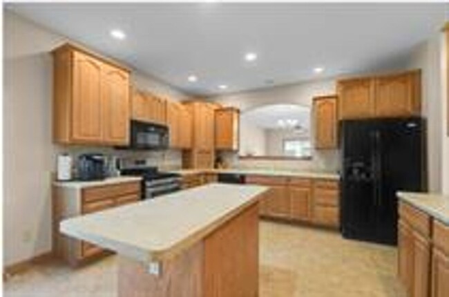Building Photo - 2104 E Lucille Ln