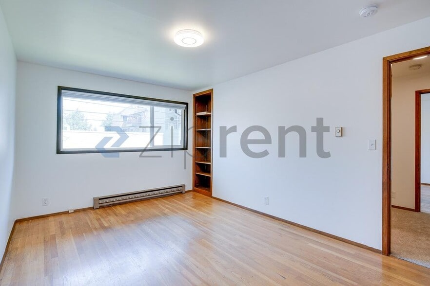 Building Photo - Unit