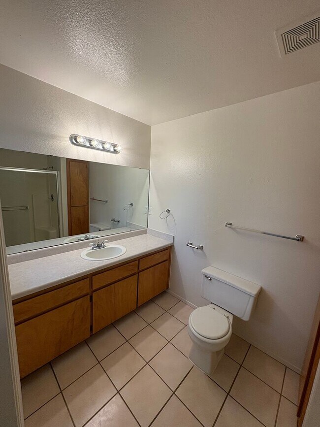 Building Photo - 2 story house in NW Visalia Available Now