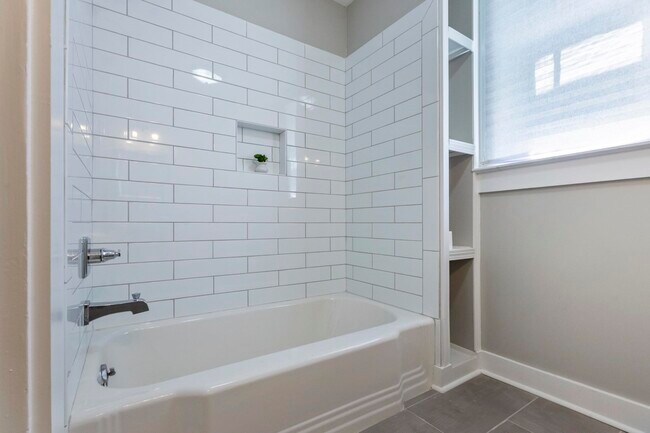 Building Photo - 1553 North Pkwy