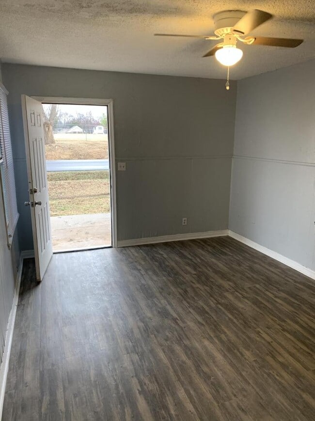 Building Photo - 512 Morrison Ave