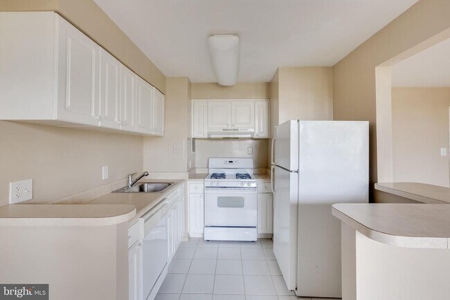 Building Photo - 8 S Van Dorn St