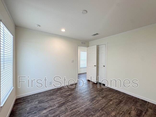 Building Photo - 237 Noriker Dr