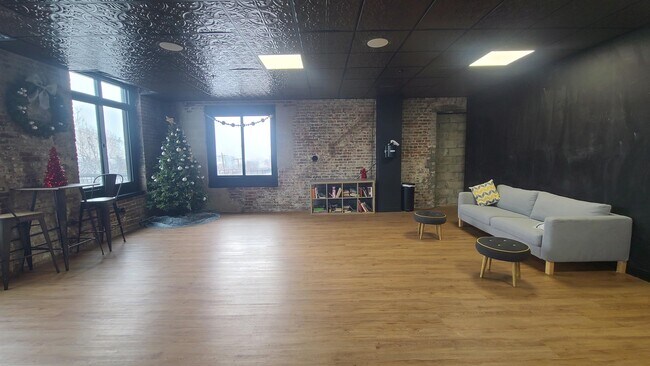 Building Photo - 518-536-536 Gregory Ave