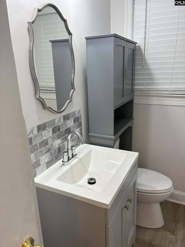 Building Photo - 617 Holland Cir