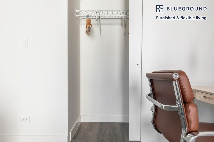 Building Photo - 21 E Chestnut St