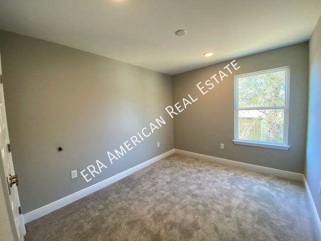 Building Photo - 1004 Grace Ln